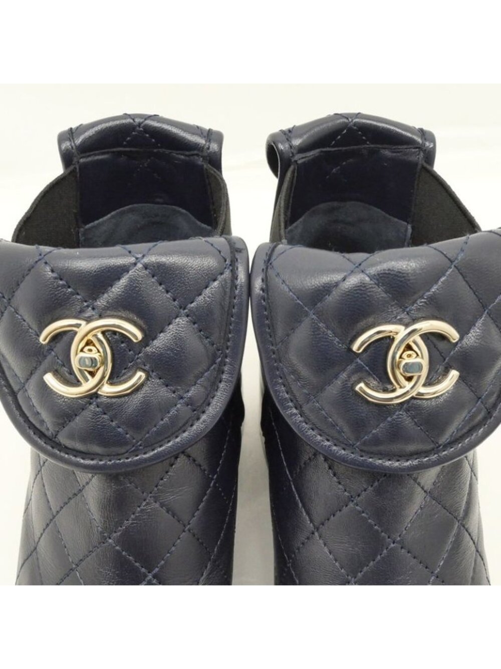 Chanel Quilted Turnlock Side Gore Shorts Navy 38 - Picture 6 of 10